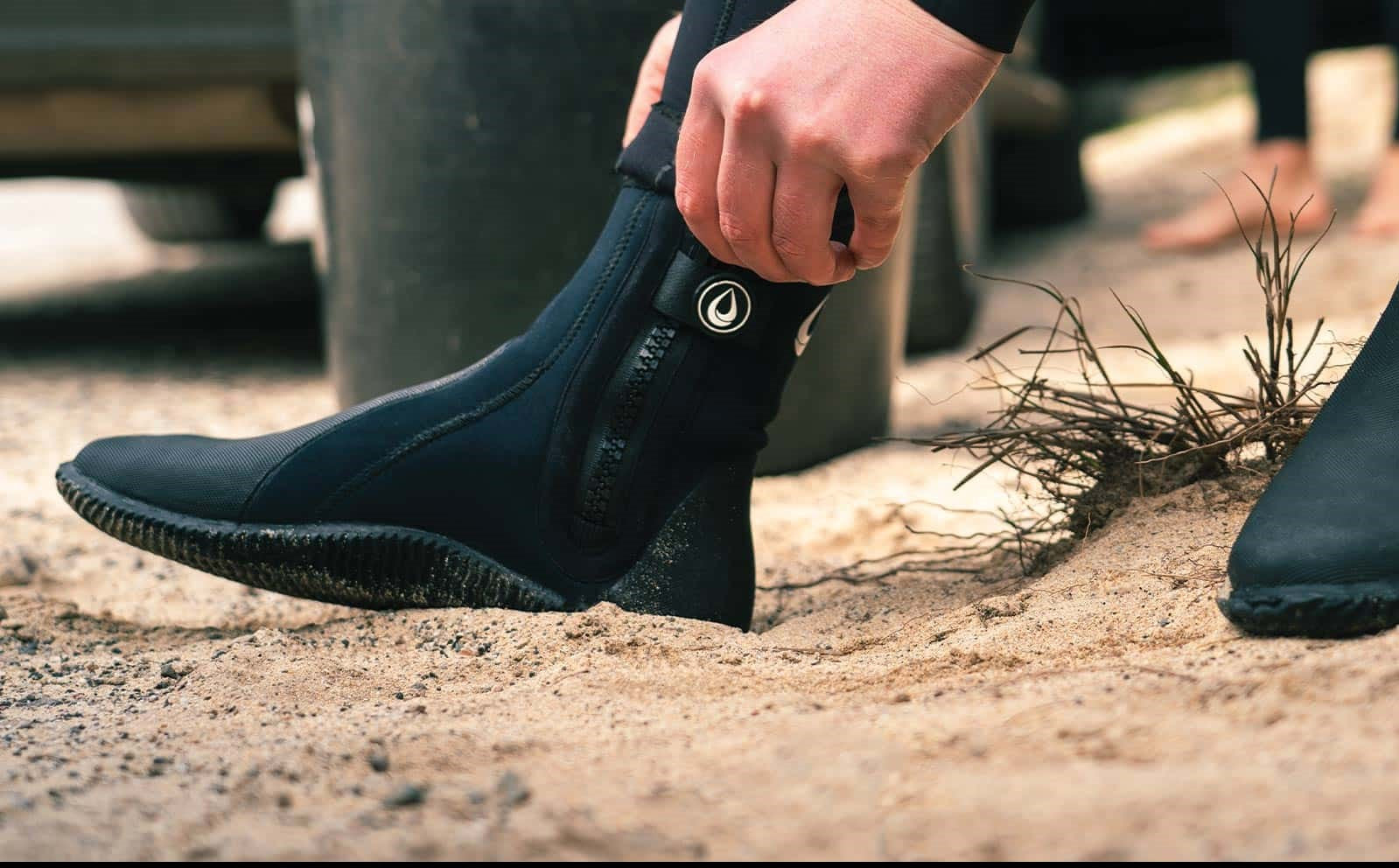 Winter boots, gloves and socks