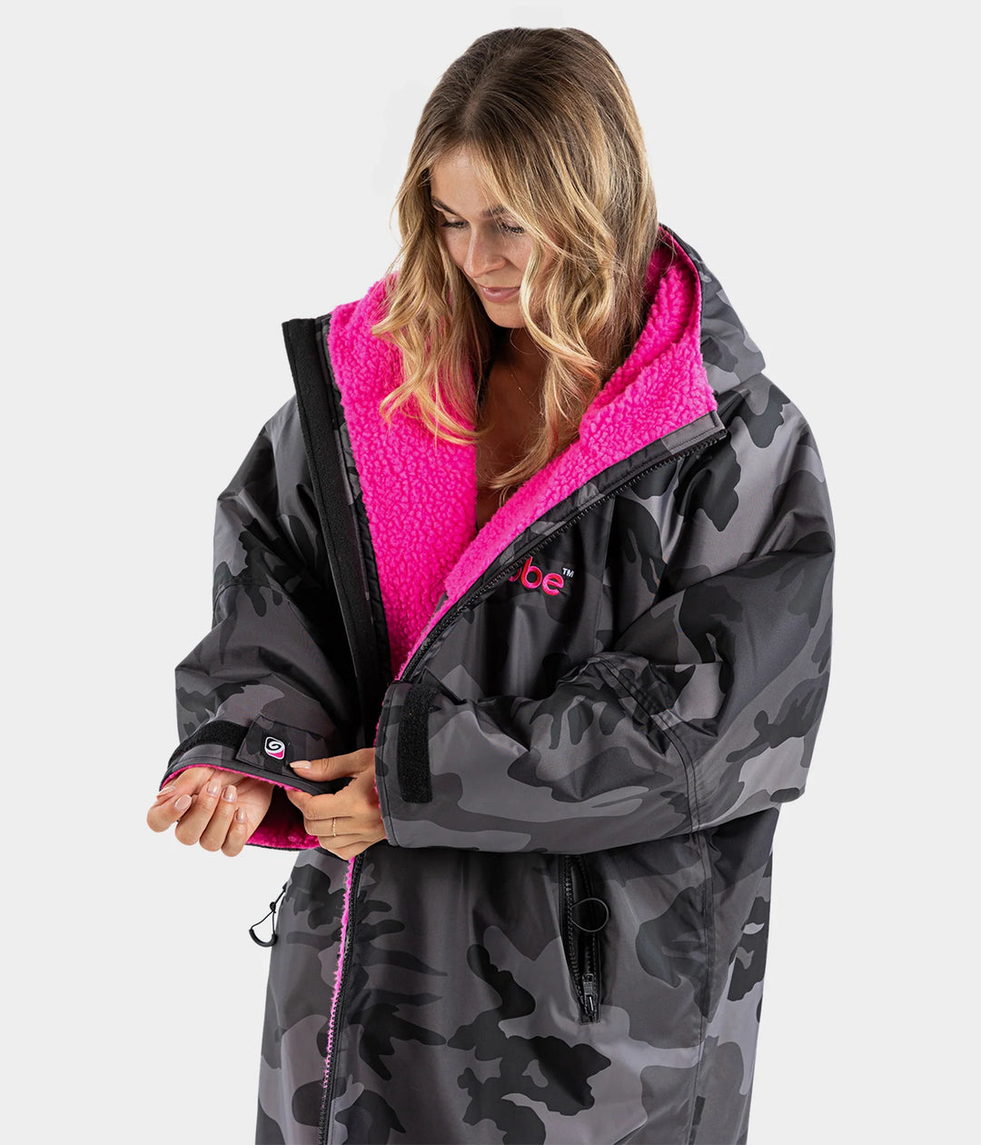 Dryrobe Long Sleeve Changing Robe - Black Camo/ Pink